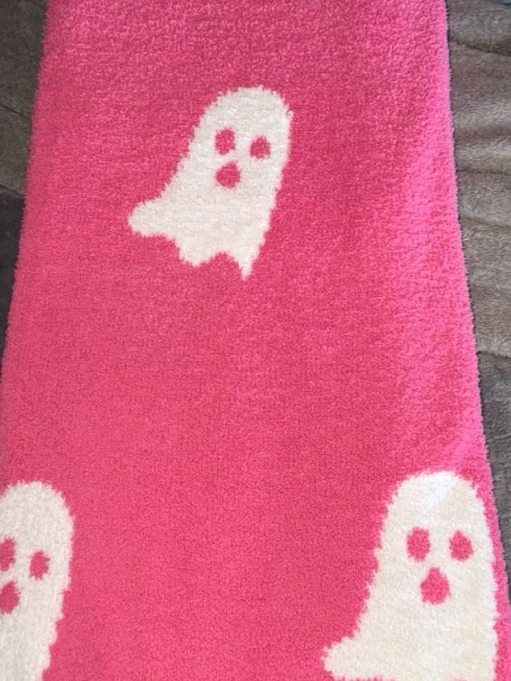 Pink Ghost throw blanket 50x70